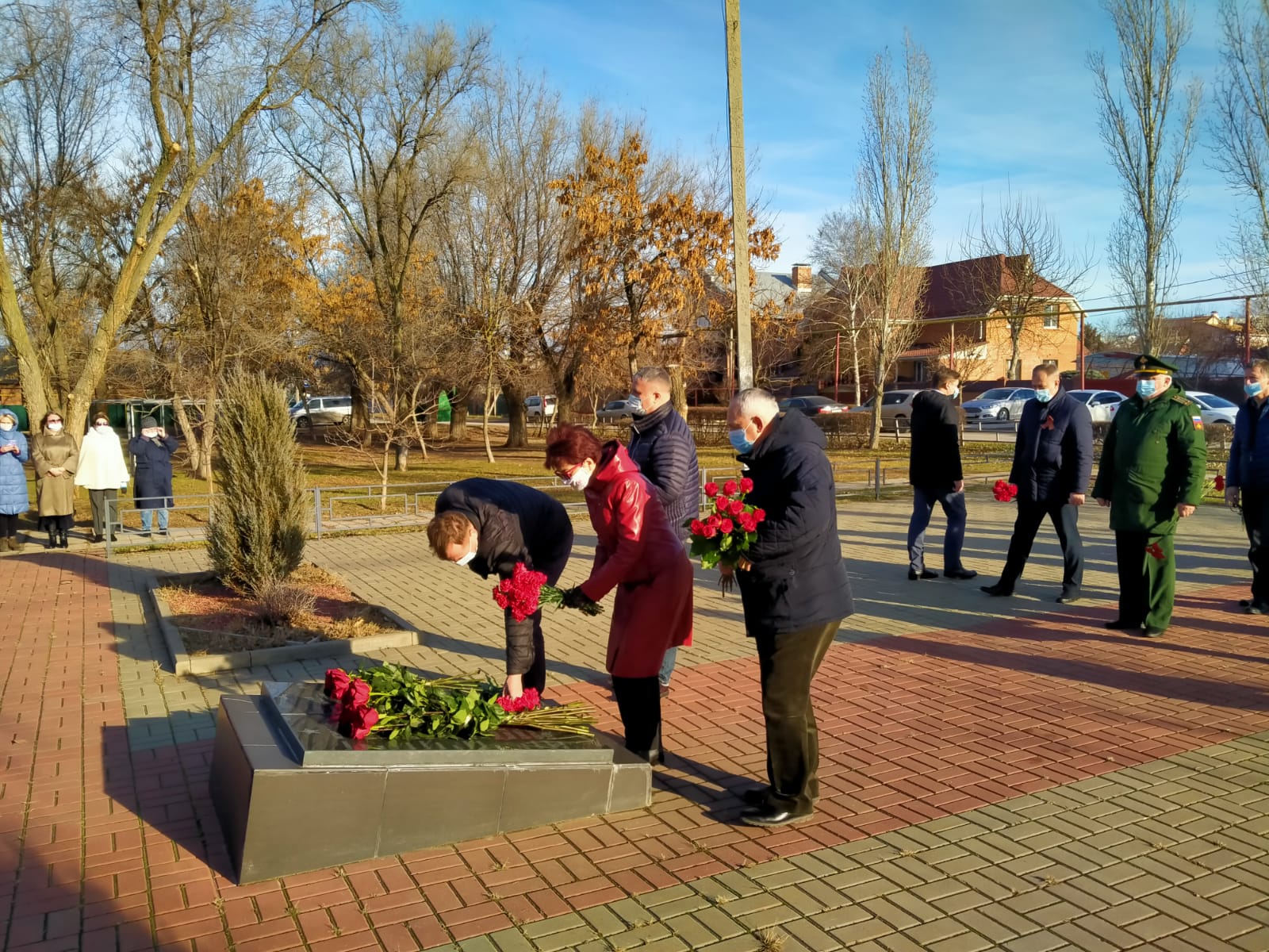 Валентина Руденко почтила память павших солдат Великой Отечественной войны